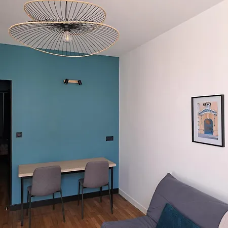 Art Nouveau & Thermal - F2 Paisible De Qualite Apartment