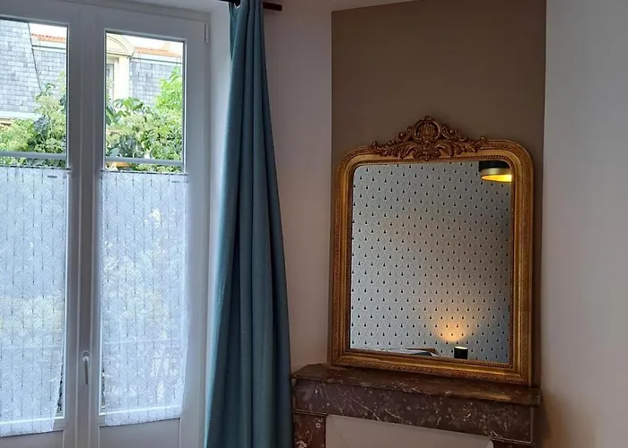 Art Nouveau & Thermal - F2 Paisible De Qualite Apartment